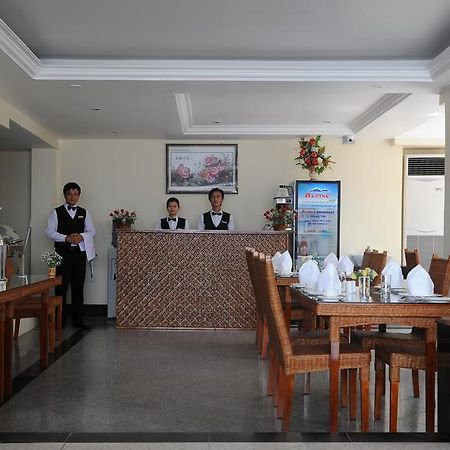 Hotel Wardan Yangon Luaran gambar