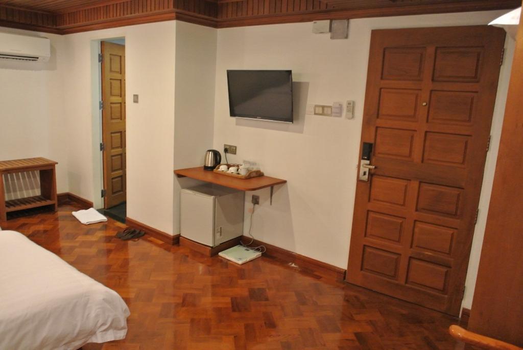 Hotel Wardan Yangon Luaran gambar