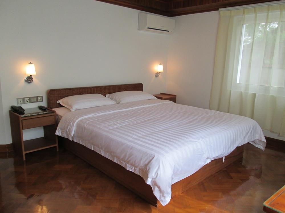 Hotel Wardan Yangon Luaran gambar