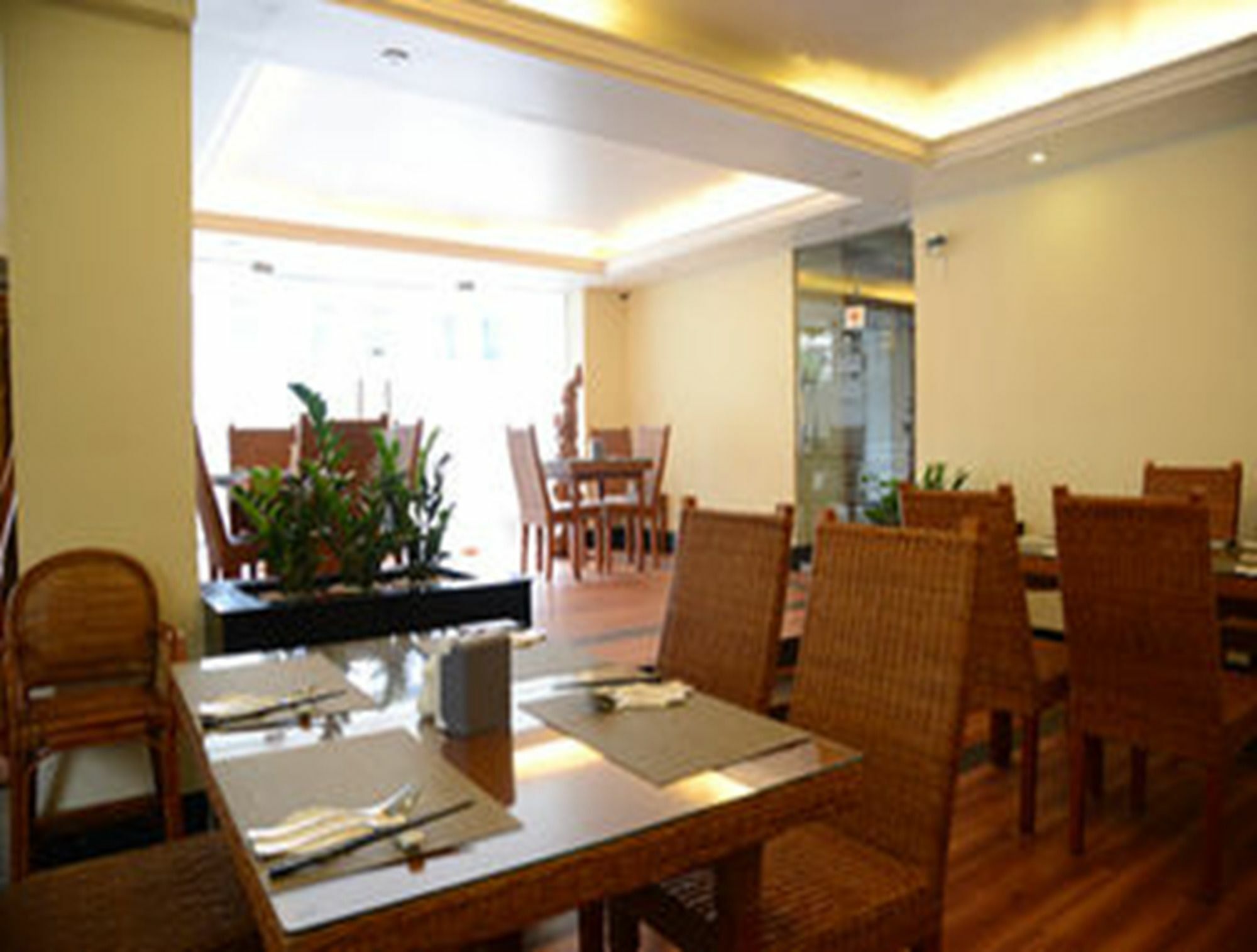 Hotel Wardan Yangon Luaran gambar