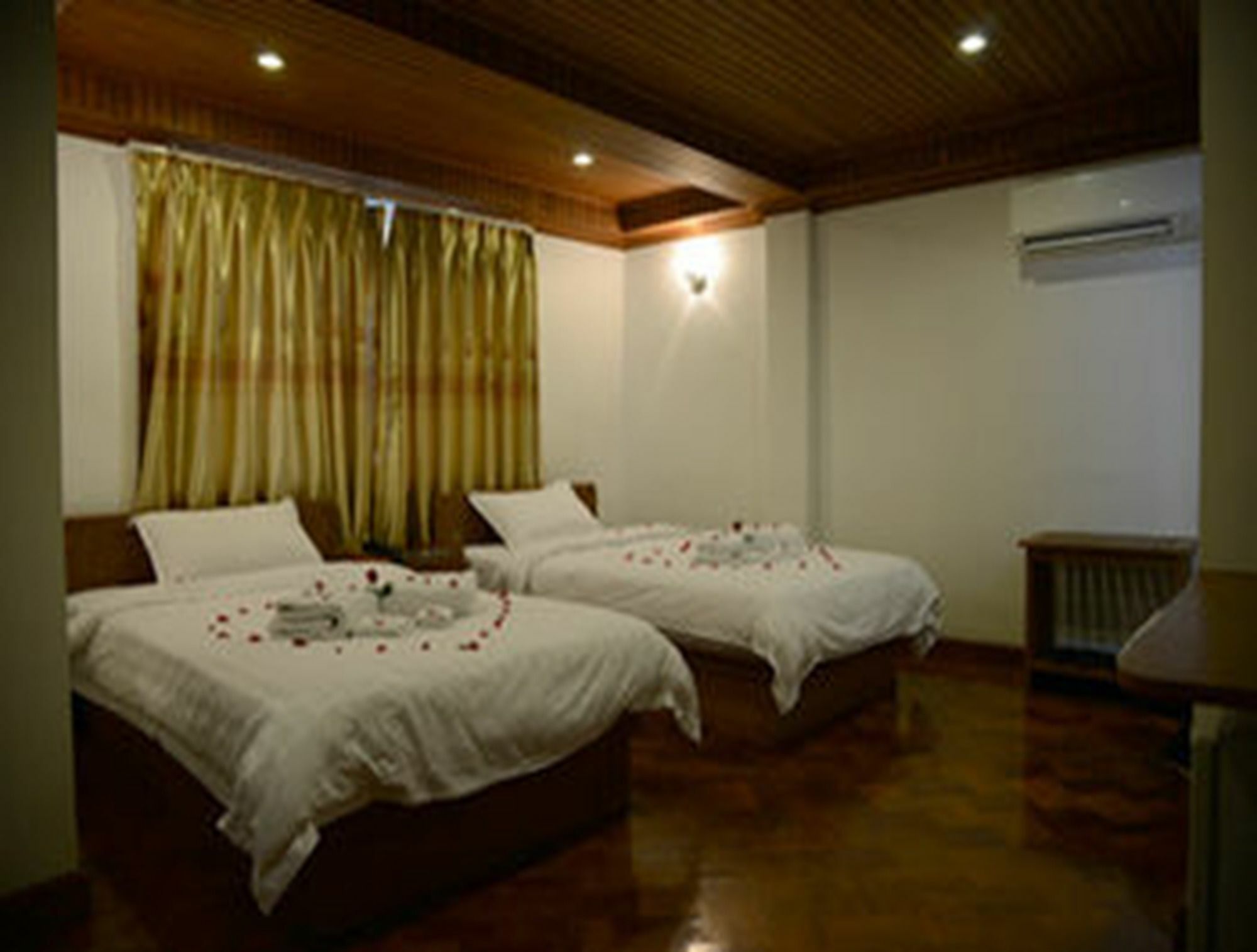 Hotel Wardan Yangon Luaran gambar